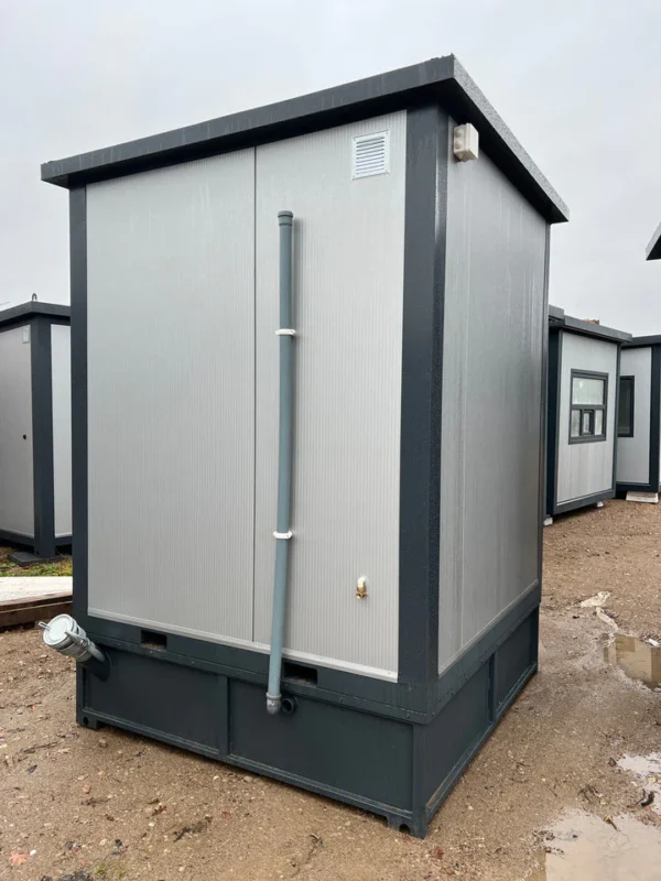 Container Sanitario 2x2m con Ducha y Depósito de Agua