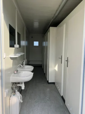 modulo-sanitario-6x244m-com-5-wc-independentes_0 Módulo Sanitario 6x2,44m con 5 WC Independentes