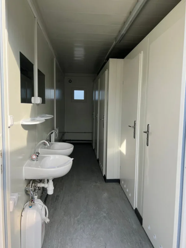 modulo-sanitario-6x244m-com-5-wc-independentes_3 Módulo Sanitario 6x2,44m con 5 WC Independentes