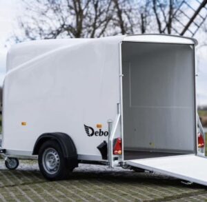 Remolque Furgón Debon Cargo 1300 – Robusto y Moderno