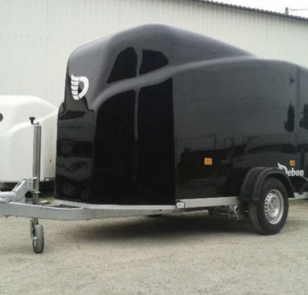 Remolque Furgón Debon Cargo 1300 – Robusto y Moderno